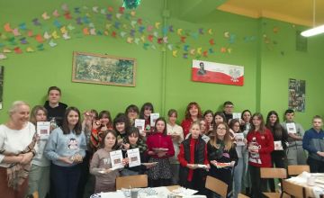Kreatywne warsztaty zdobienia pierniczków w Szkole Podstawowej nr 7