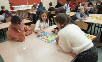 Klasowy turniej gry w chińczyka