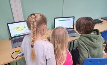Zajęcia z robotyki na dniach otwartych szkoły