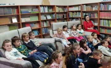 Uroczyste pasowanie na czytelnika biblioteki szkolnej