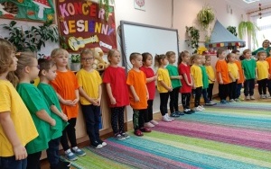 Koncercie Jesiennym w wykonaniu przedszkolaków (4)