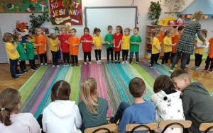 Koncercie Jesiennym w wykonaniu przedszkolaków (3)