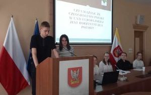 Uczniowie naszej szkoły we współpracy z Młodzieżowa Radą Miasta Oleśnicy poprowadzili debatę  (1)