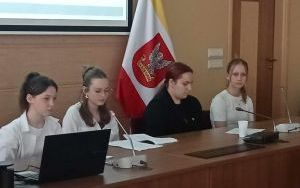 Uczniowie naszej szkoły we współpracy z Młodzieżowa Radą Miasta Oleśnicy poprowadzili debatę  (2)