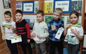 Uroczyste pasowanie na czytelnika biblioteki szkolnej (1)