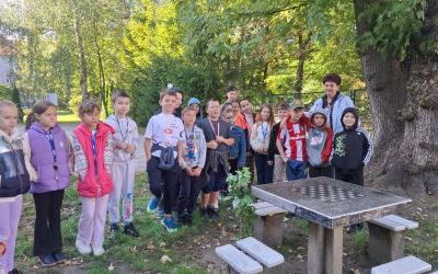 Nowe drzewka w naszej szkole (7)