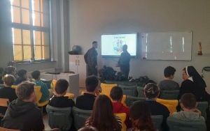 Edukacja z wojskiem” w naszej szkole – wyjątkowe zajęcia z żołnierzami Sił Zbrojnych RP (5)