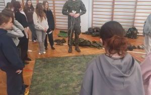 Edukacja z wojskiem” w naszej szkole – wyjątkowe zajęcia z żołnierzami Sił Zbrojnych RP (1)