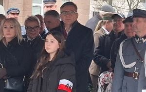 Uczniowie Szkoły Podstawowej nr 7 w Oleśnicy na miejskich obchodach Narodowego Dnia Pamięci Żołnierzy Wyklętych (5)